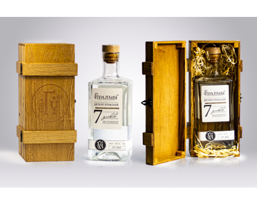 Premium Distillate 7 Grains in a wooden case