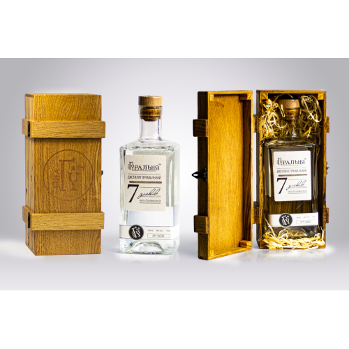 Premium Distillate 7 Grains in a wooden case